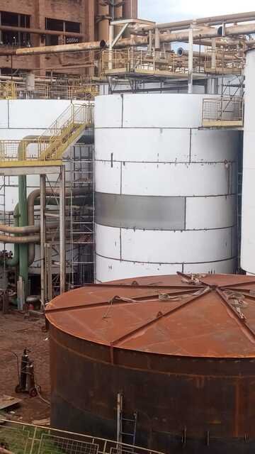 Tanque em fabricação na planta industrial